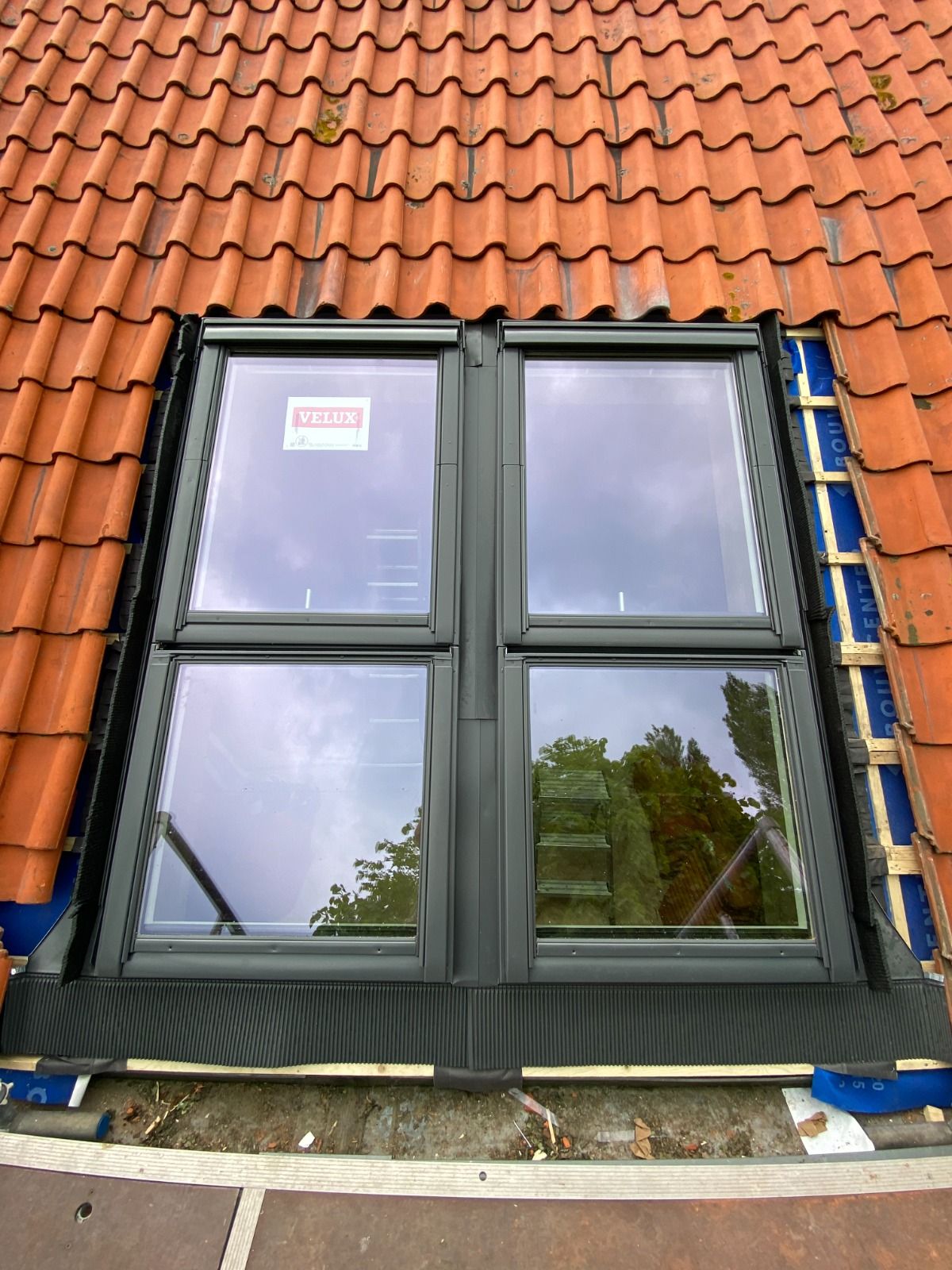 Afgewerkte Velux dakramen in het vernieuwde dak